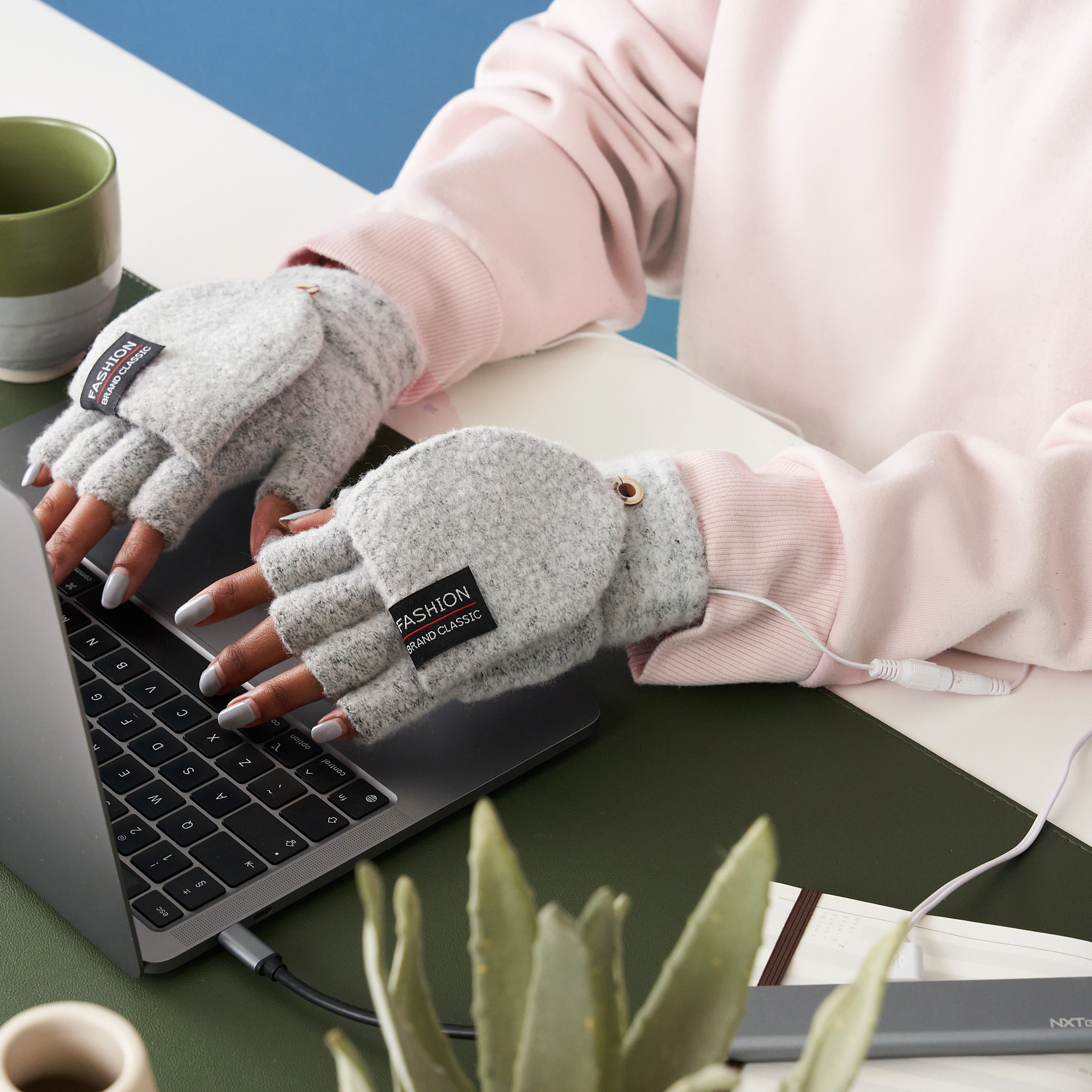 30-off-on-toasty-unisex-usb-heated-gloves-onedayonly