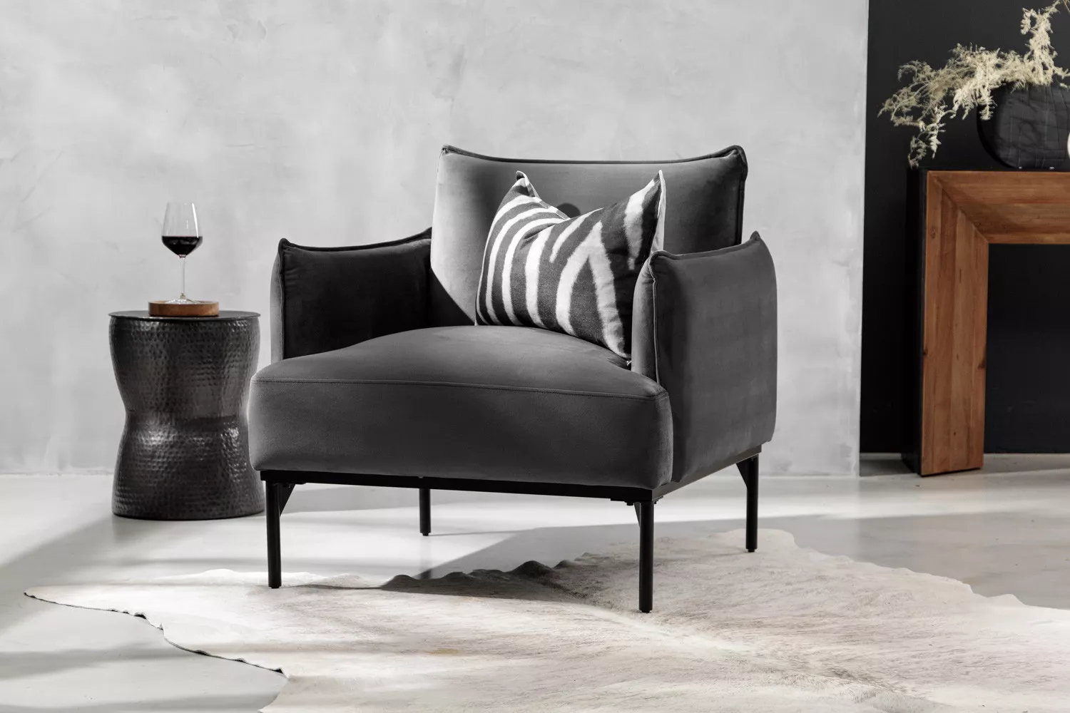 Ash - Accessories not Included