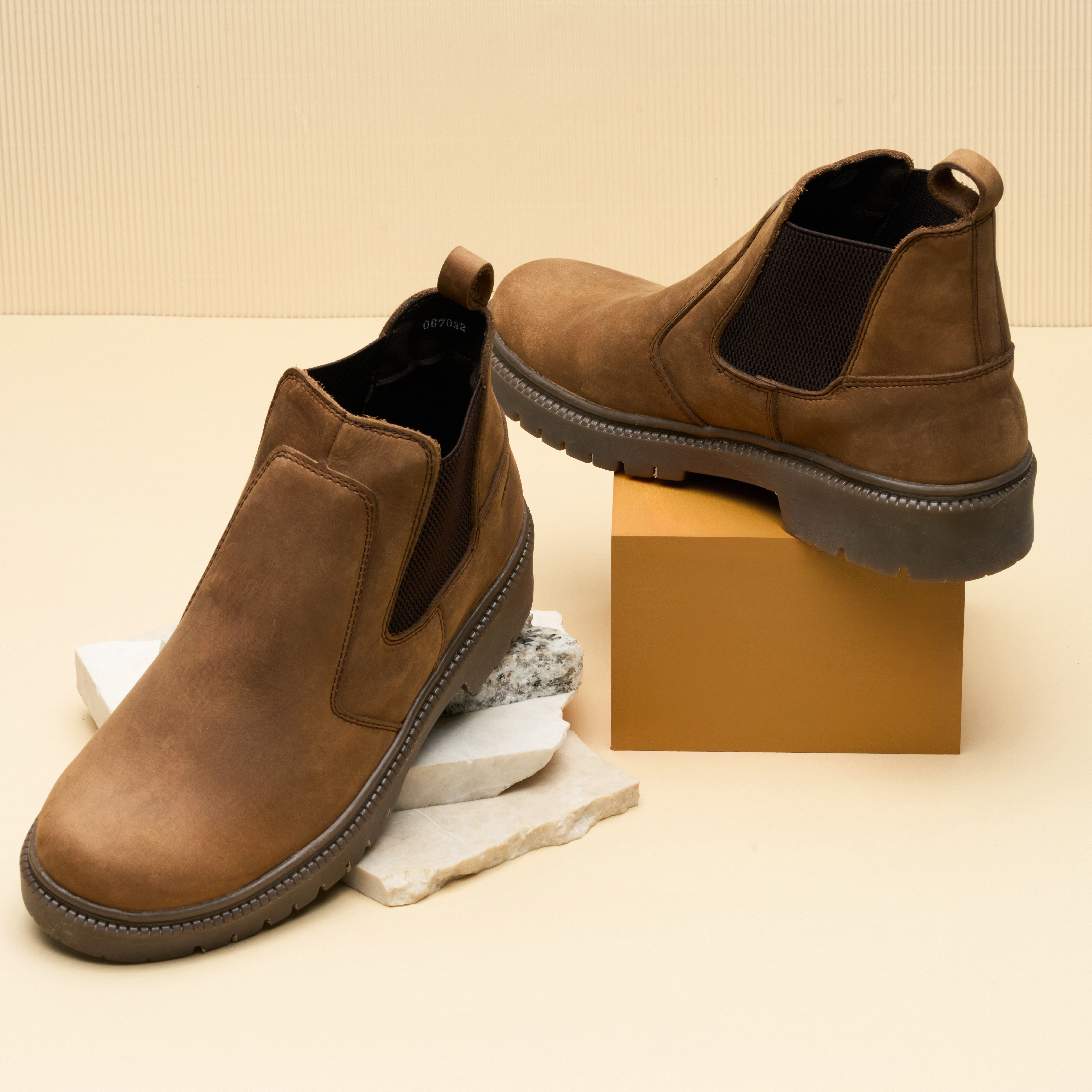 25% off on BRONX Men's Leather M4 Chelsea Boots | OneDayOnly