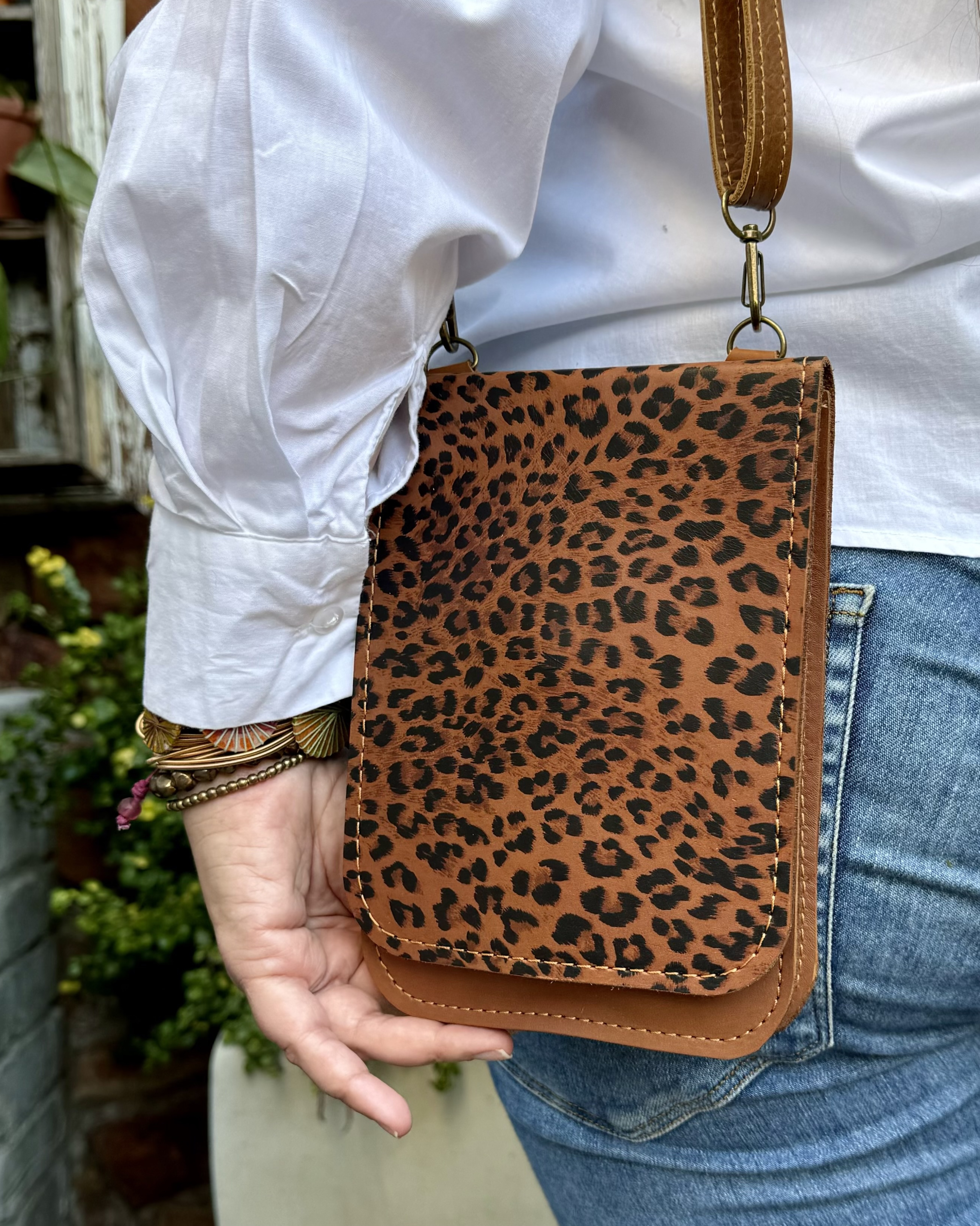 25% off on Moss Leather Leather Essential Bag | OneDayOnly