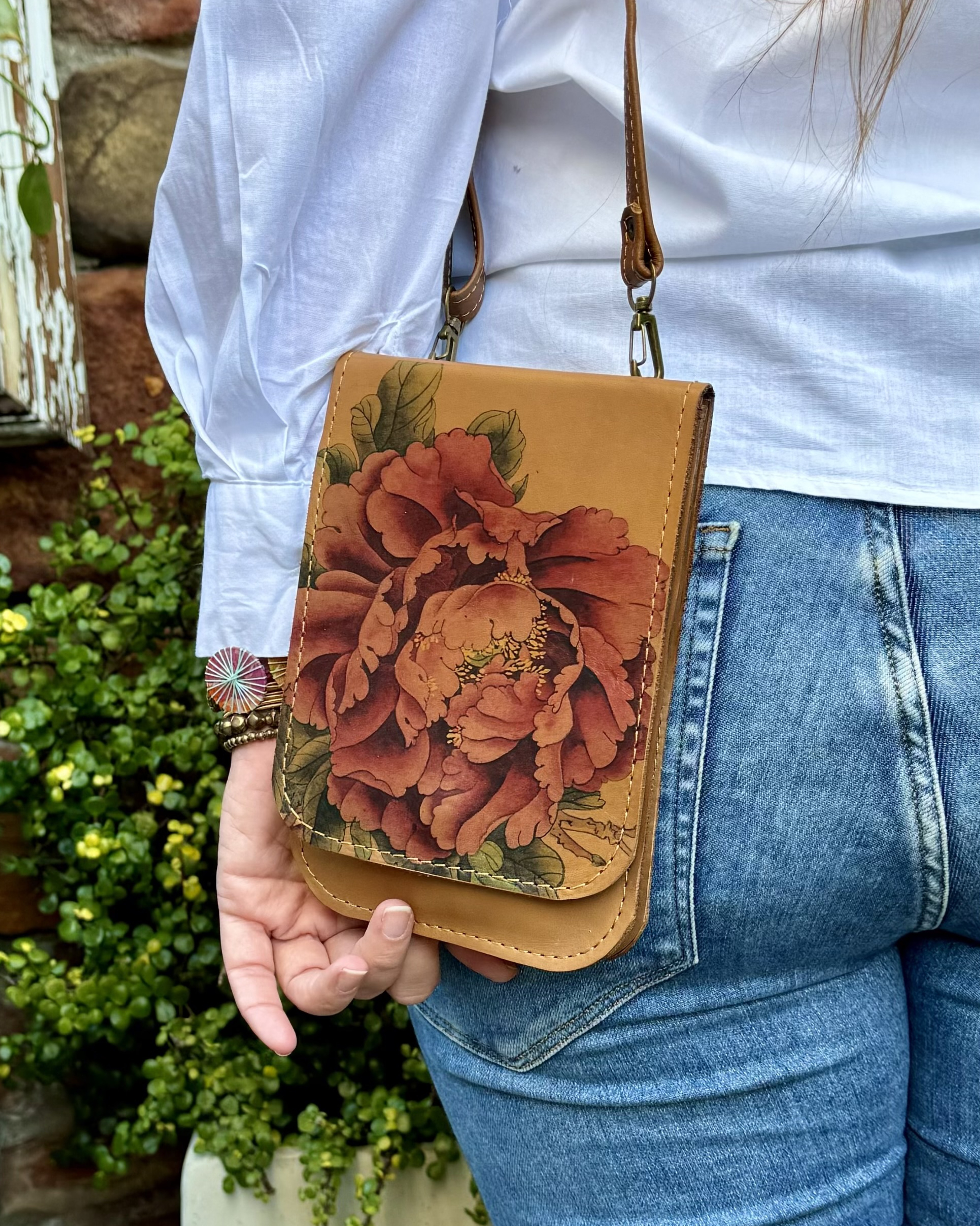 25% off on Moss Leather Leather Essential Bag | OneDayOnly