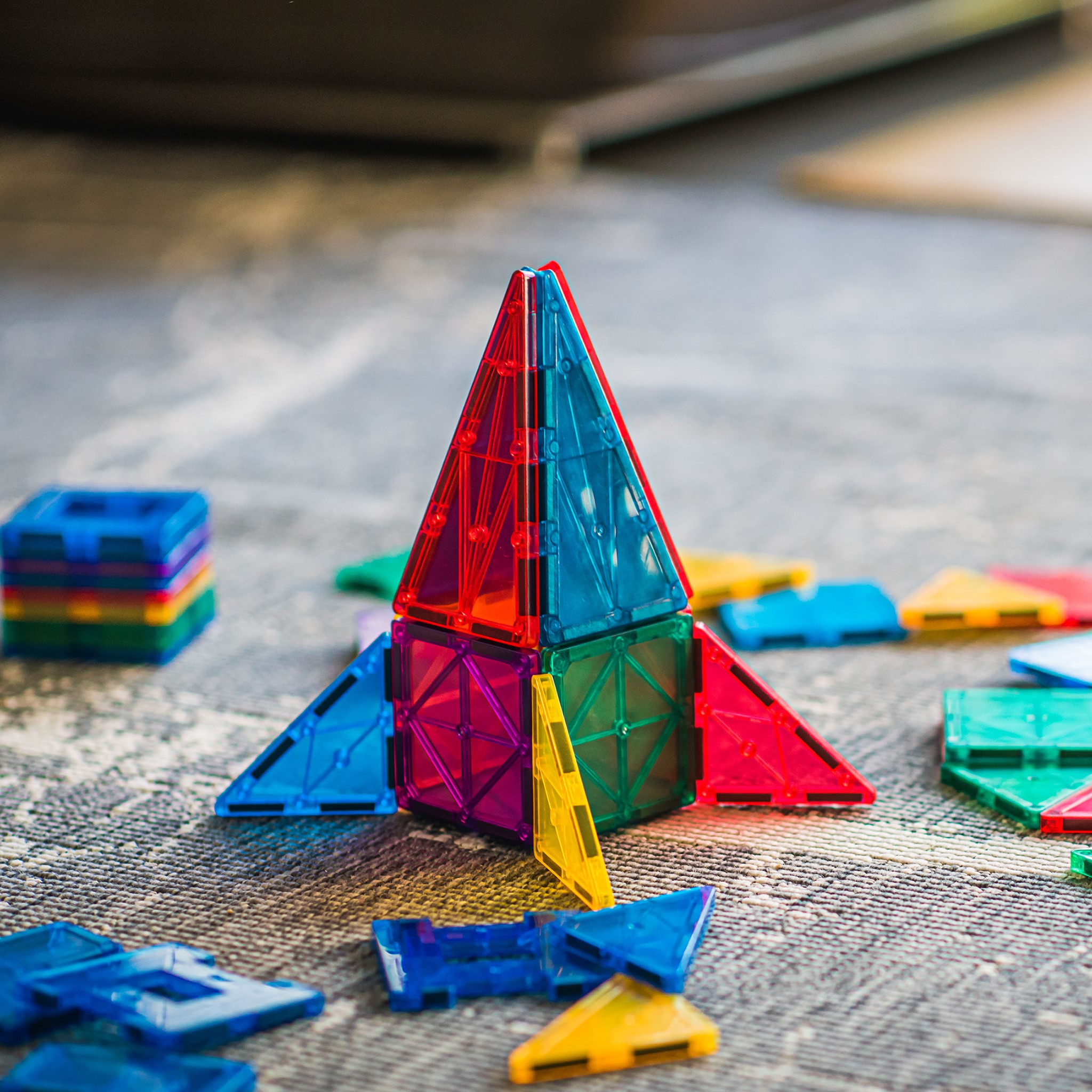 100-Piece Magnetic Tiles With Travel Bag and Idea Booklet