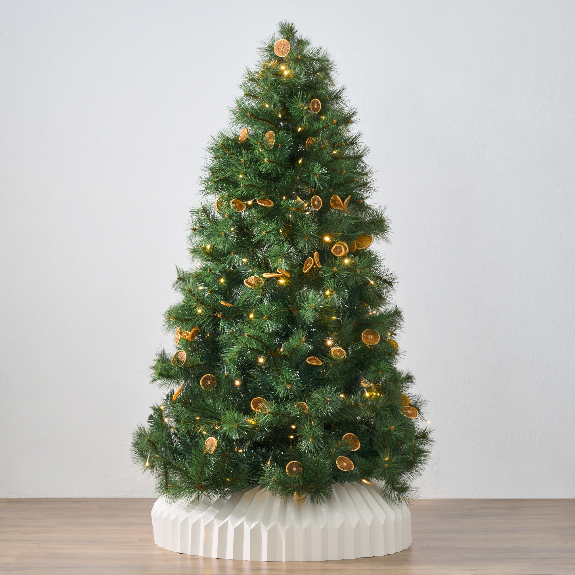 Styling Illustration (Accessories not included)