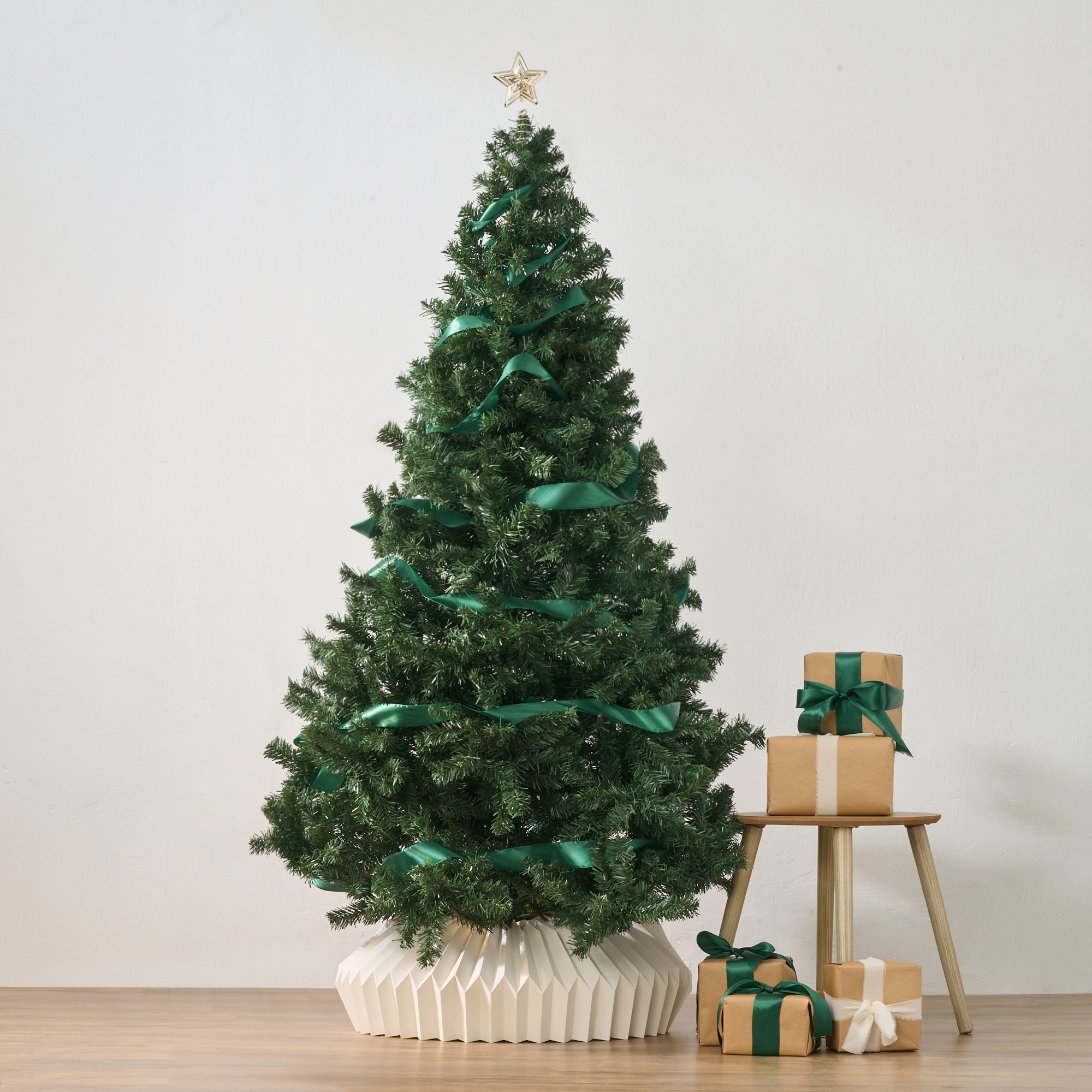 Styling Illustration (Accessories Not Included)