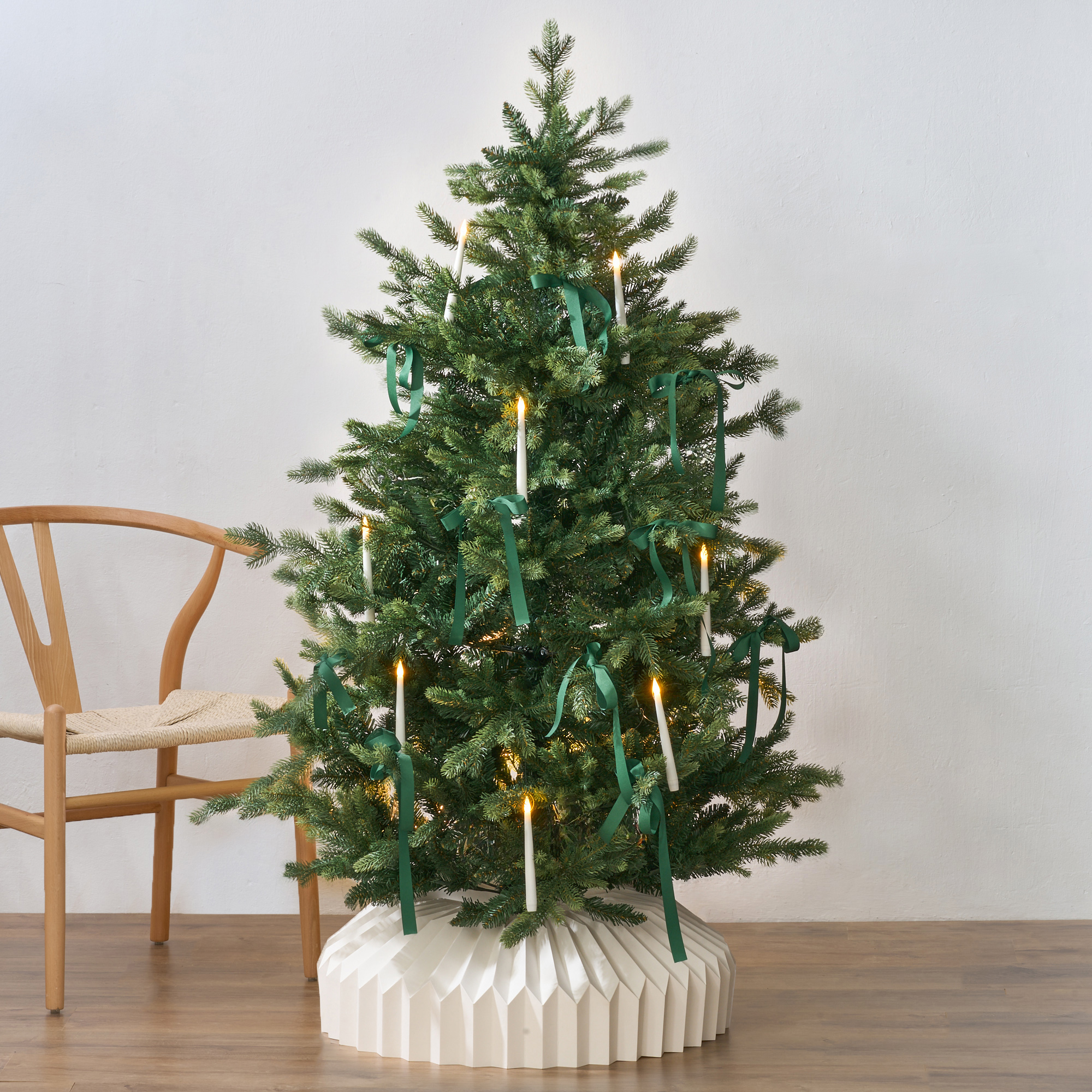 Styling Illustration (Accessories Not Included)