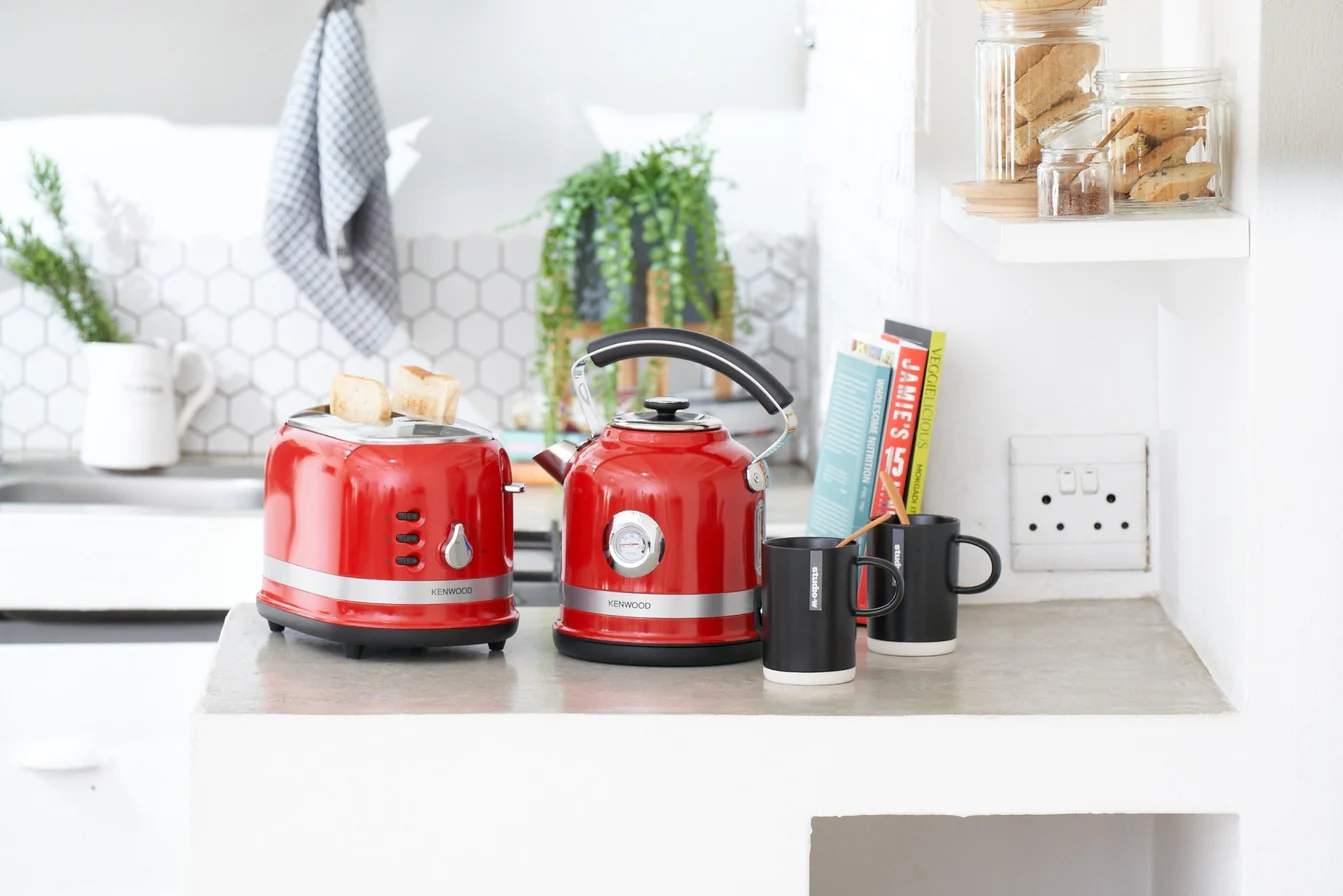 Retro Red Cordless Kettle Swan Retro Dome Cordless Kettle Slice