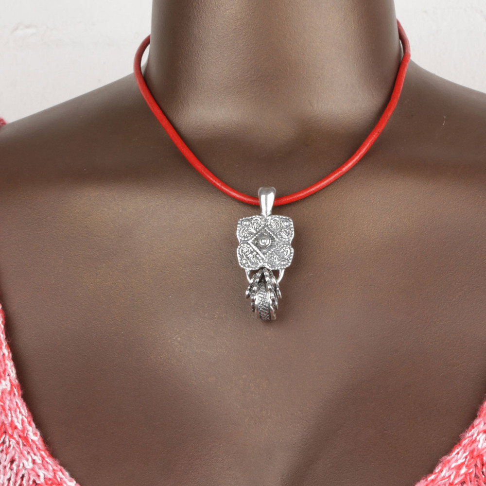 65% off on Miglio Elegant Leather Necklace | OneDayOnly