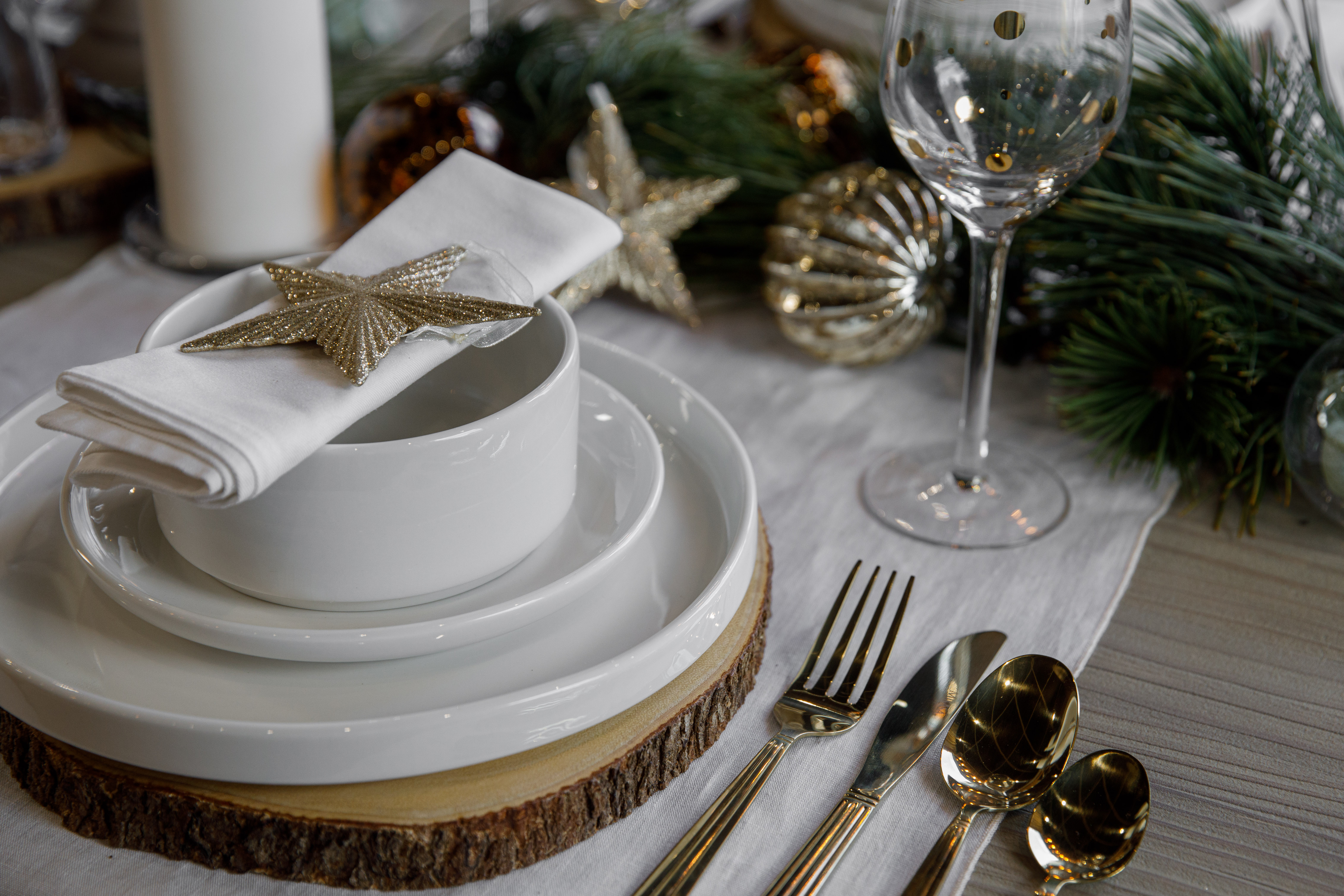 43% off on Mikasa 12-Piece Camberlie Dinner Set | OneDayOnly