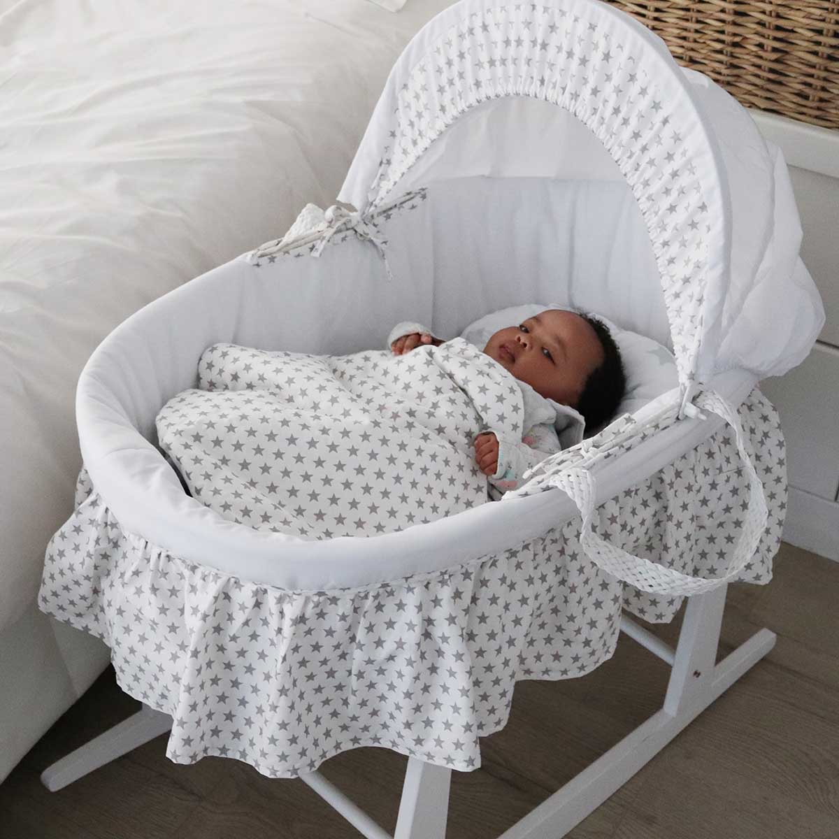Moses Basket with Quilt and Rocking Stand