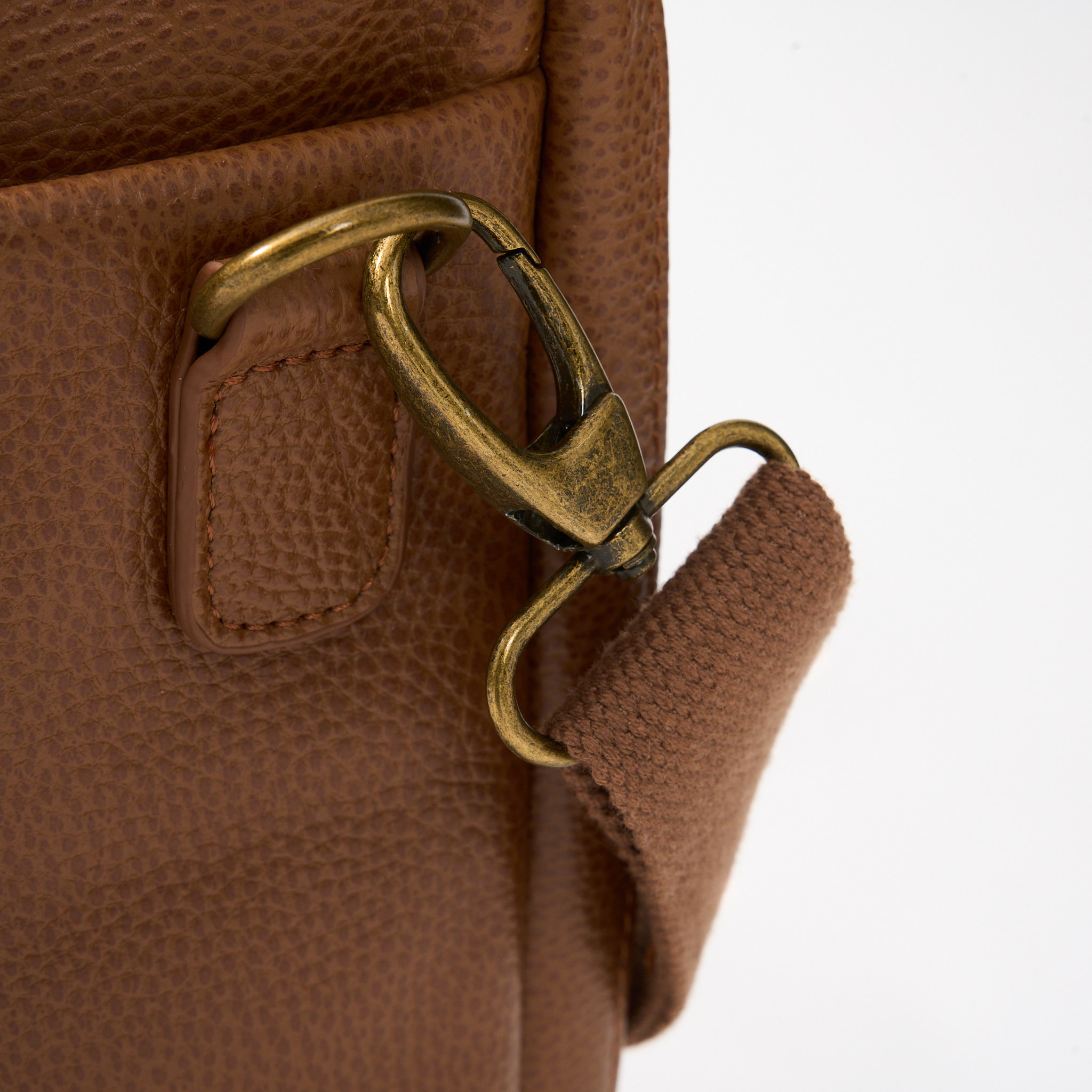 44% off on Woodstock Leather Leather Laptop Bag | OneDayOnly