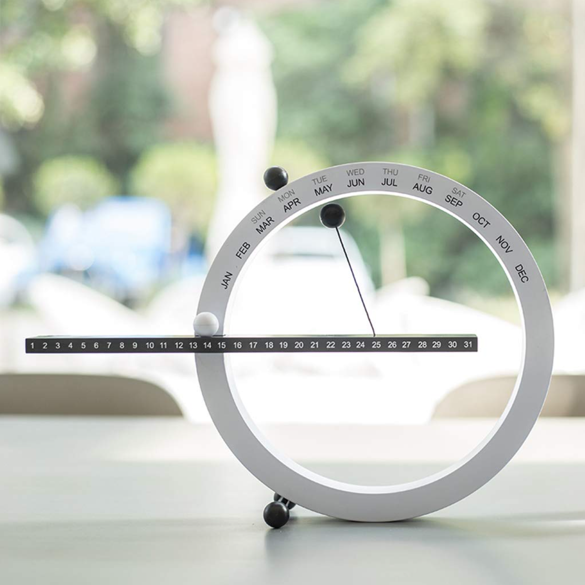 Perpetual Magnetic Ball Desktop Calendar