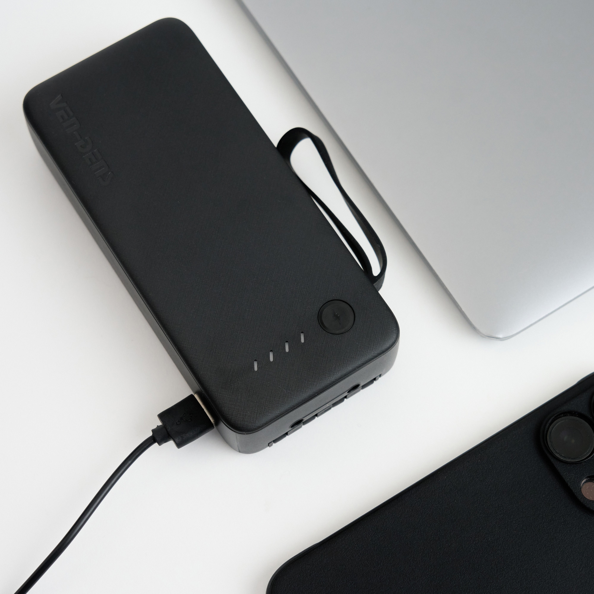 20000mAh Power Bank with Built-in Cables Black