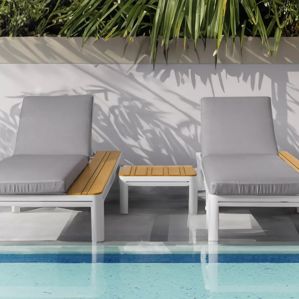 Contemporary Pool Lounger