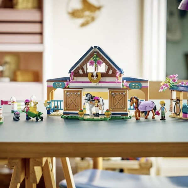 735-Piece Horse Stable and Riding Academy