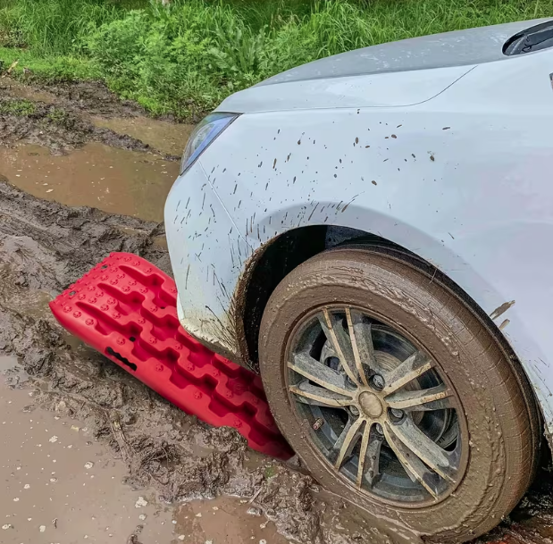 2x Vehicle Traction Recovery Tracks with Jack Bases