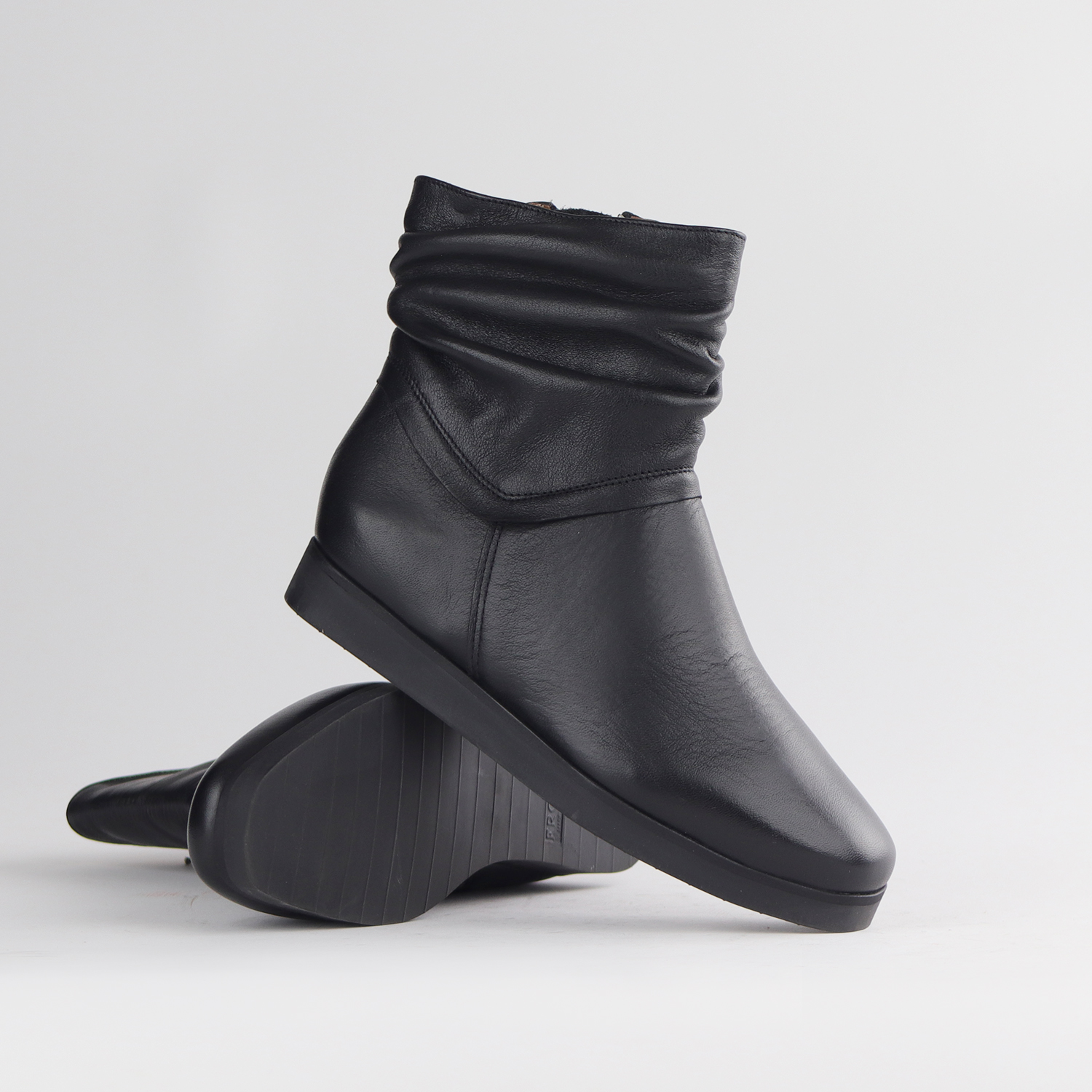33% off on Froggie Ladies Leather Ruched Boots | OneDayOnly
