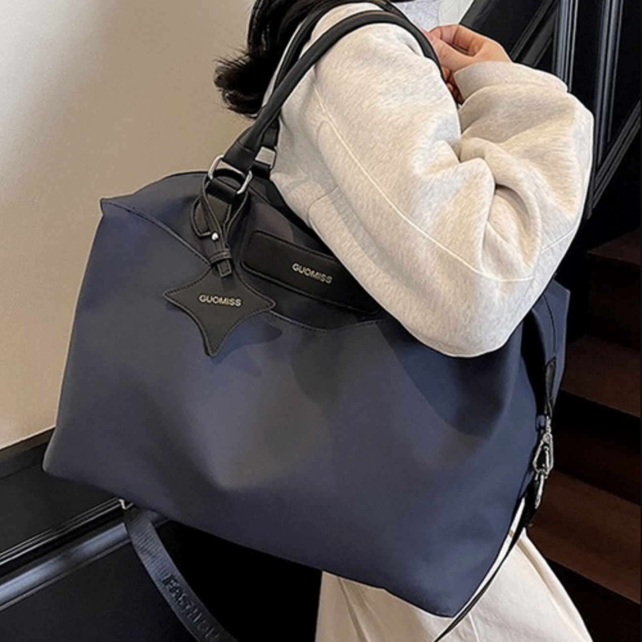 38% off on 32L Tote Bag with Luggage Sleeve | OneDayOnly