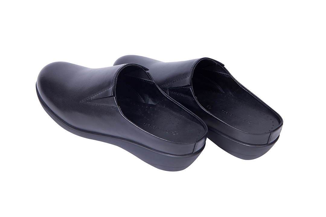 25% off on Green Cross Ladies Leather Clogs | OneDayOnly