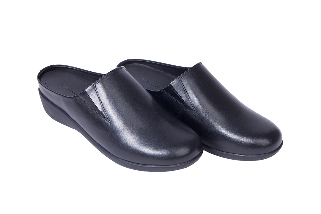 CLANE GRAIN LEATHER CLOGS 最終値下げ 28% off on Green Cross Ladies Leather Clogs | OneDayOnly