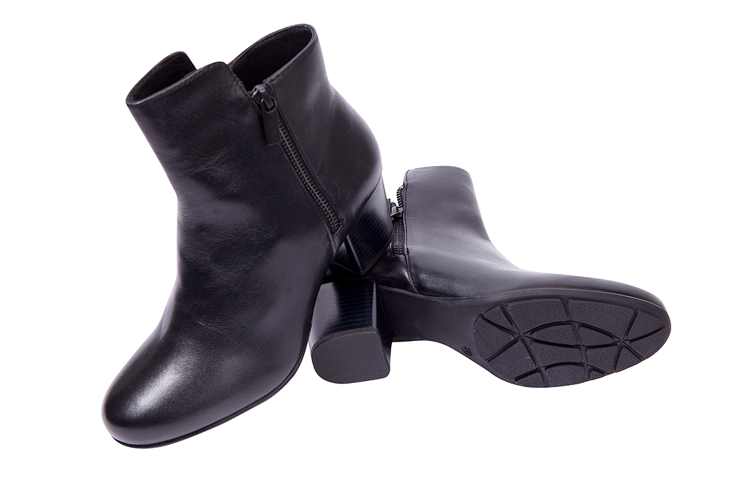 y414185　レディース　BLK M 25% off on Ladies Leather Zip Ankle Boots | OneDayOnly