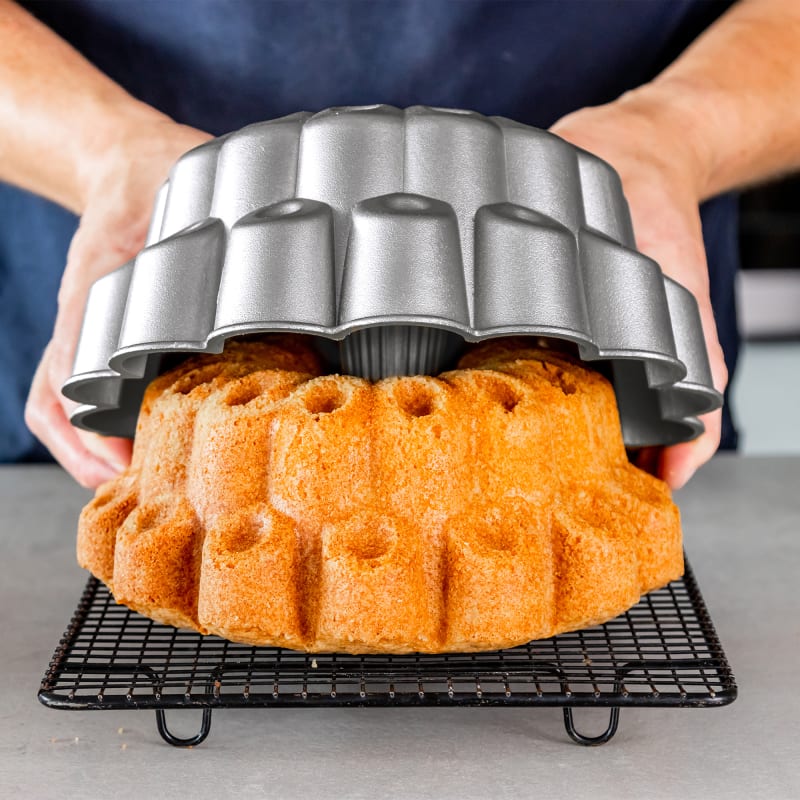 Non-Stick Cast Aluminium Decorative Cake Tin