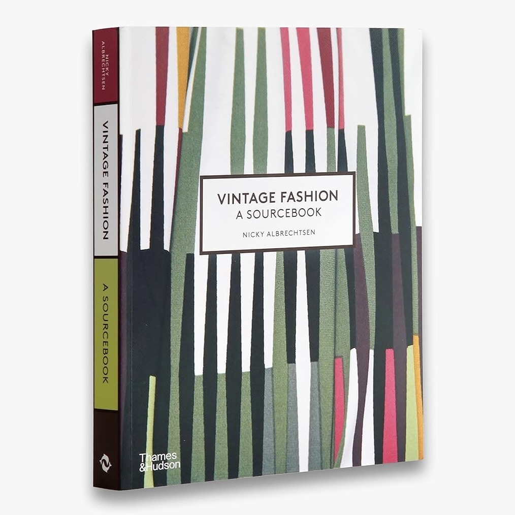 Vintage Fashion: A Complete Sourcebook (Paperback)