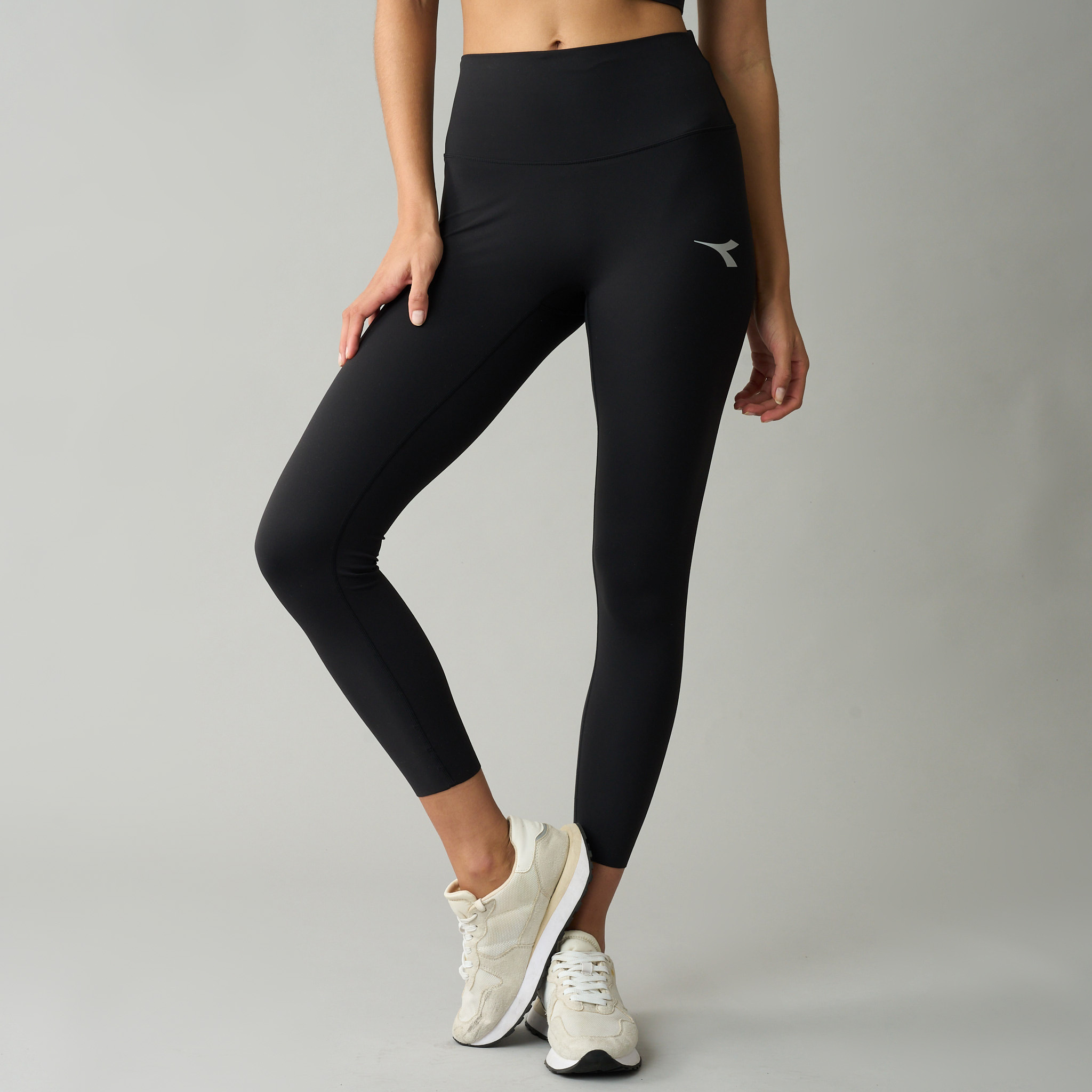 Ladies Black 3/4 Unica Leggings