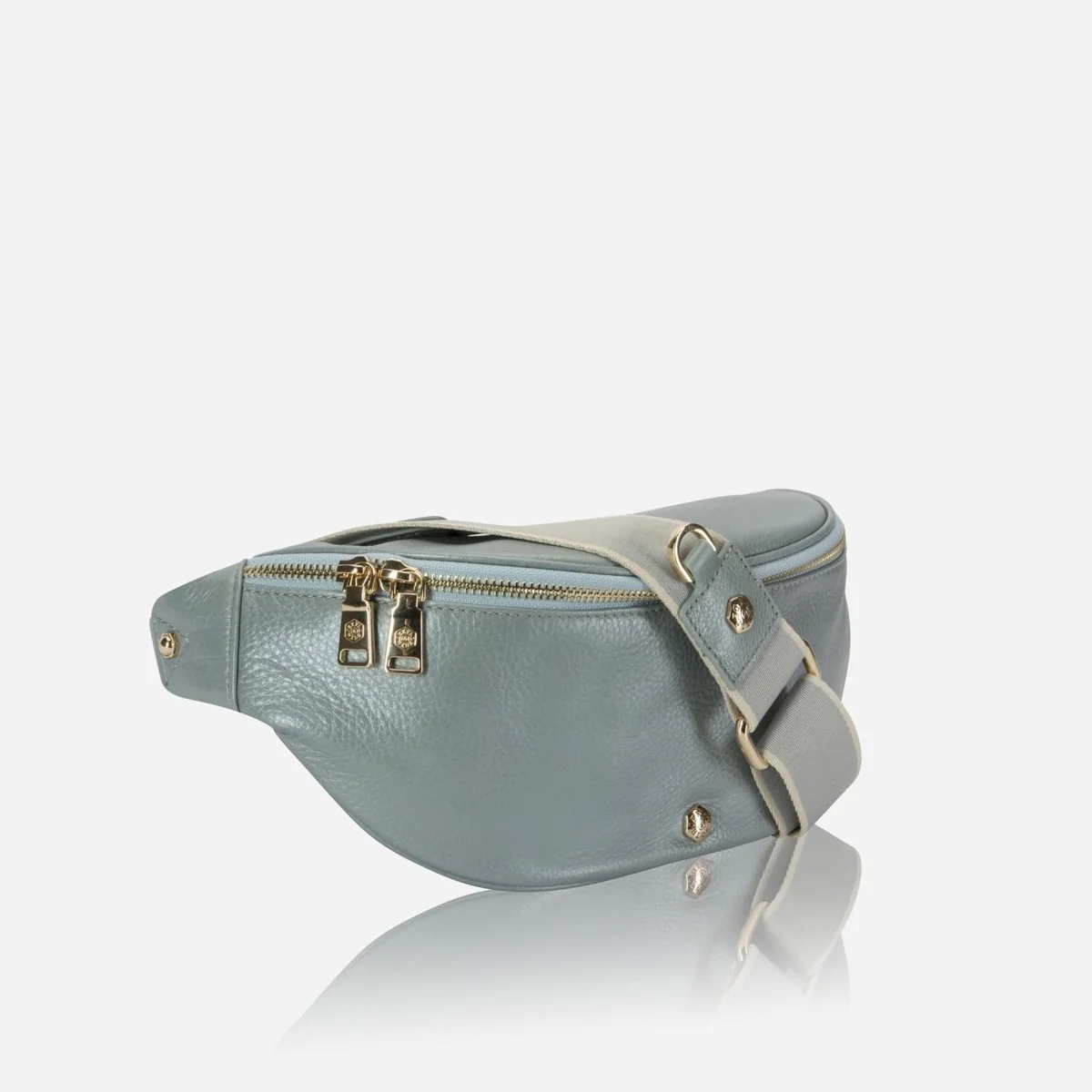 39% off on Jekyll & Hide Leather Utility Bag | OneDayOnly