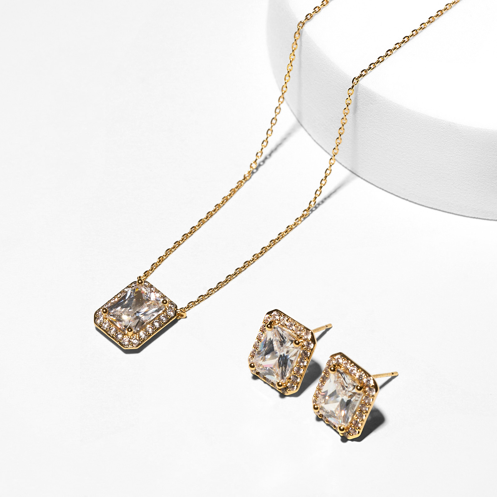 Plated Elegant Cubic Zirconia Earrings and Necklace Set