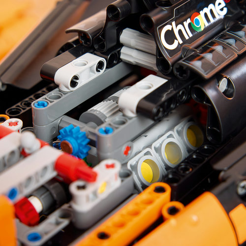 22% off on 1675-Piece McLaren MCL39 F1® Car | OneDayOnly
