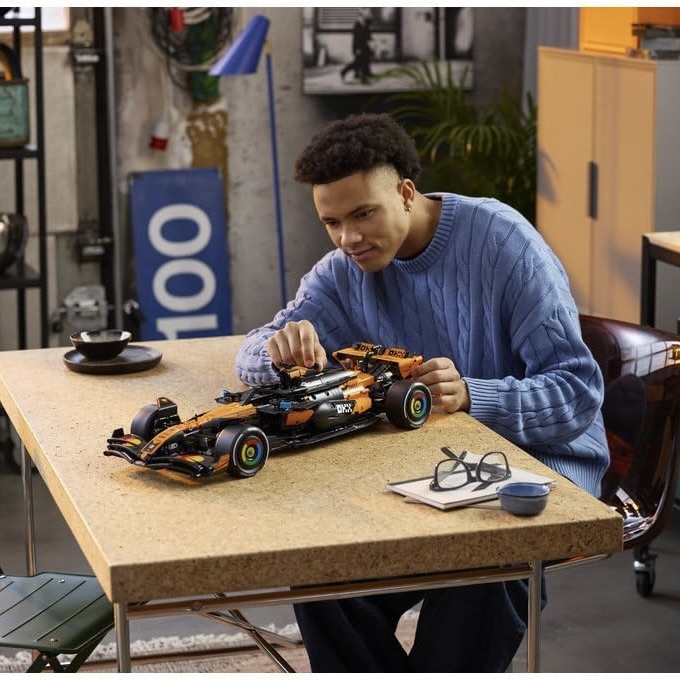 22% off on 1675-Piece McLaren MCL39 F1® Car | OneDayOnly