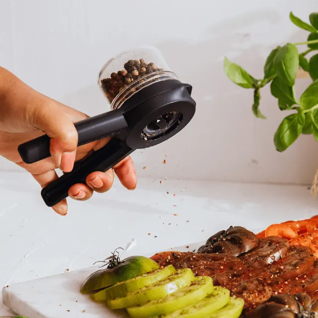 Ortwo Lite Spice Pepper Mill and Extra Jar Set