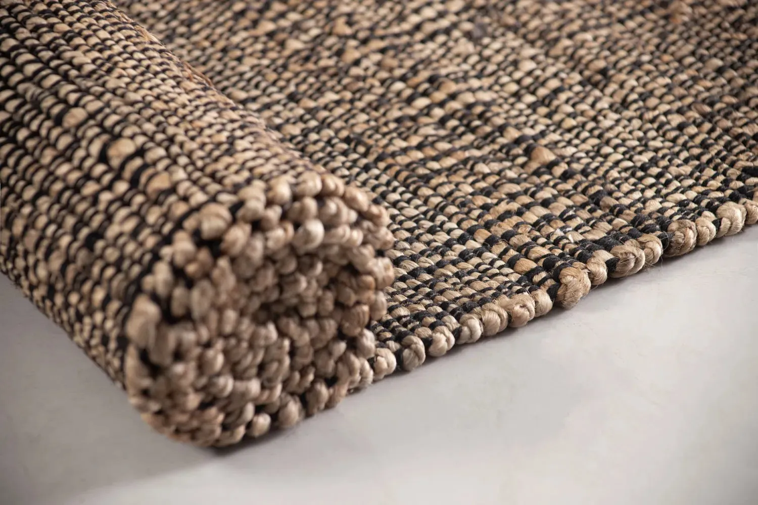 29% off on Lienzo Textured Woven Rug | OneDayOnly