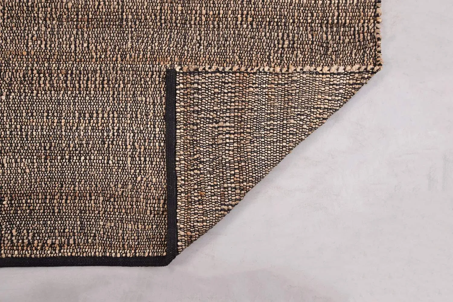 29% off on Lienzo Textured Woven Rug | OneDayOnly