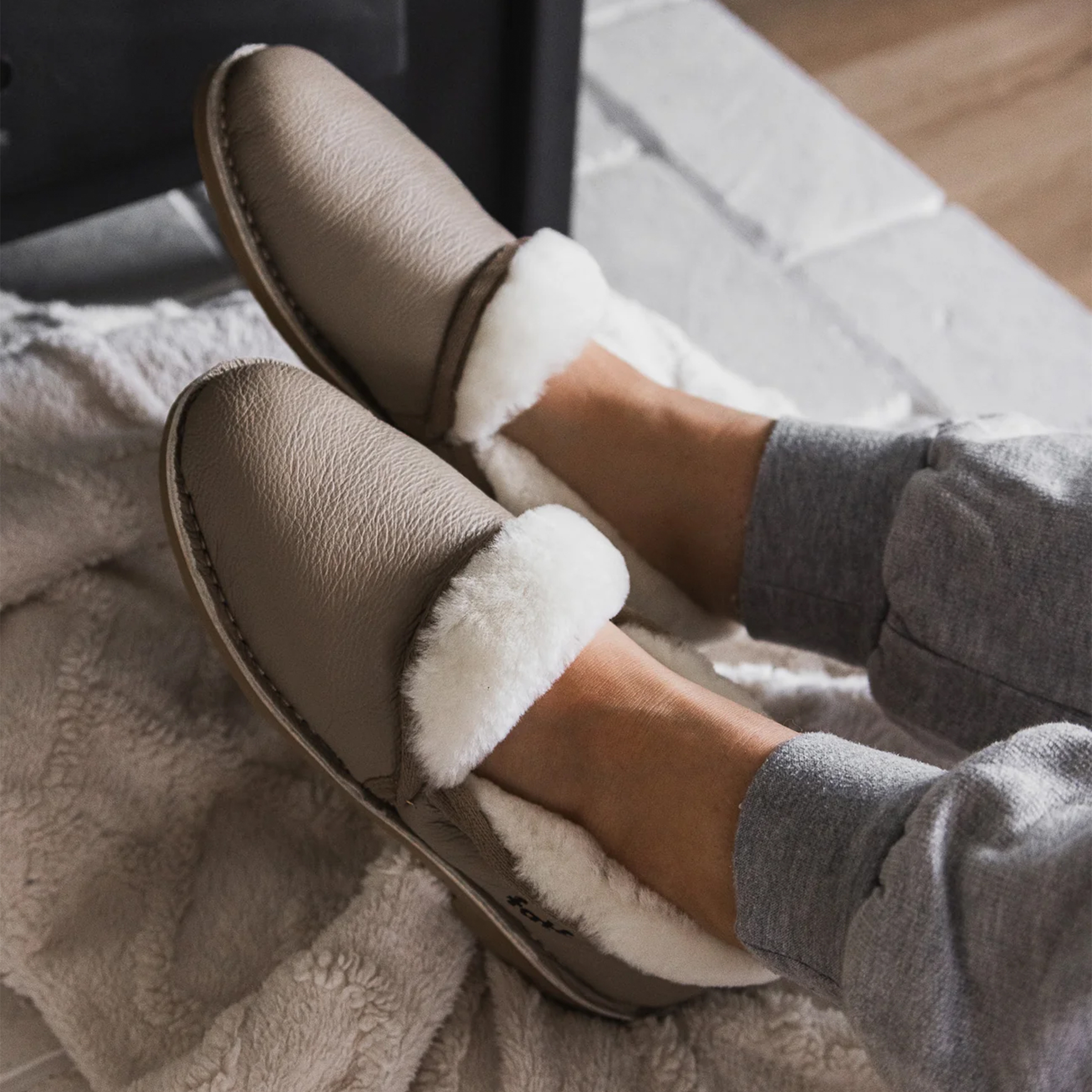 Ladies Oyster Genuine Leather Sheepskin Slippers
