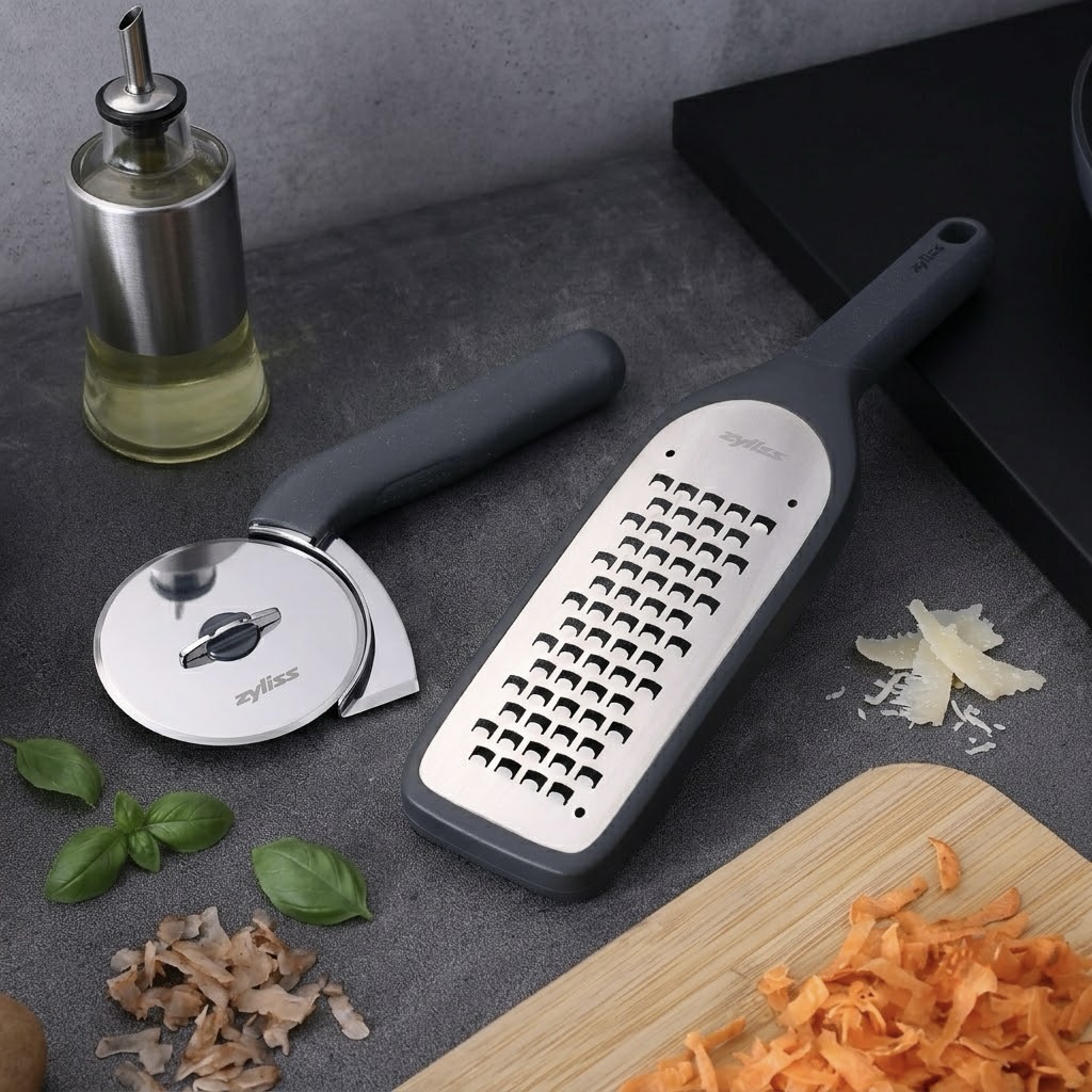 Pastry Cutter with Coarse Grater