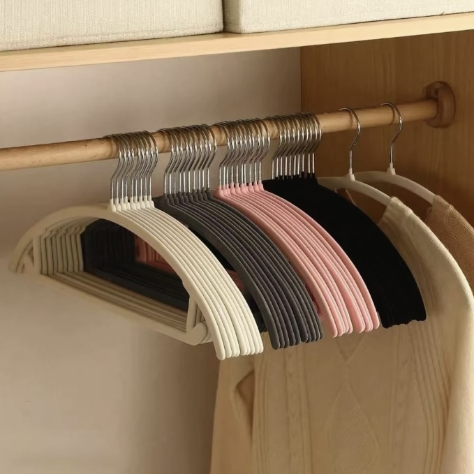 20x Non-Slip Flocked Hangers