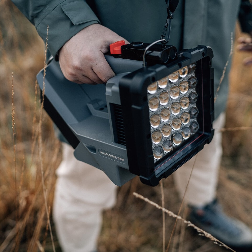 32000 Lumens Searchlight (Model: XP30R)