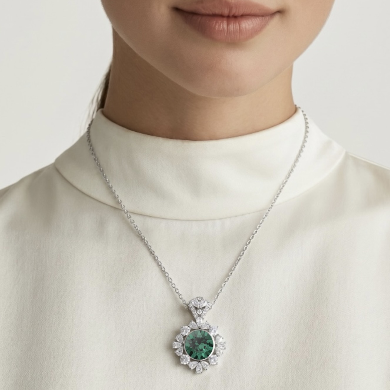 Phoebe Necklace with Swarovski Crystal