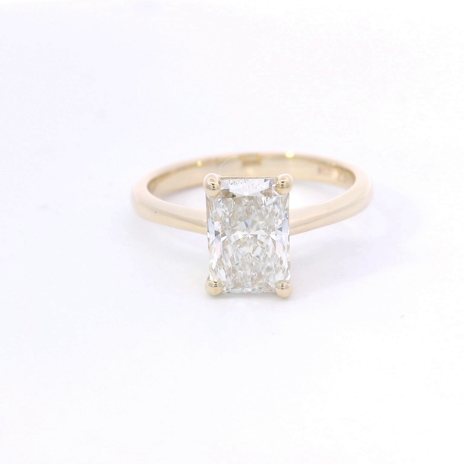 Ladies 9kt Gold 1.75ct Radiant Cut Lab-Grown Diamond Solitaire Ring