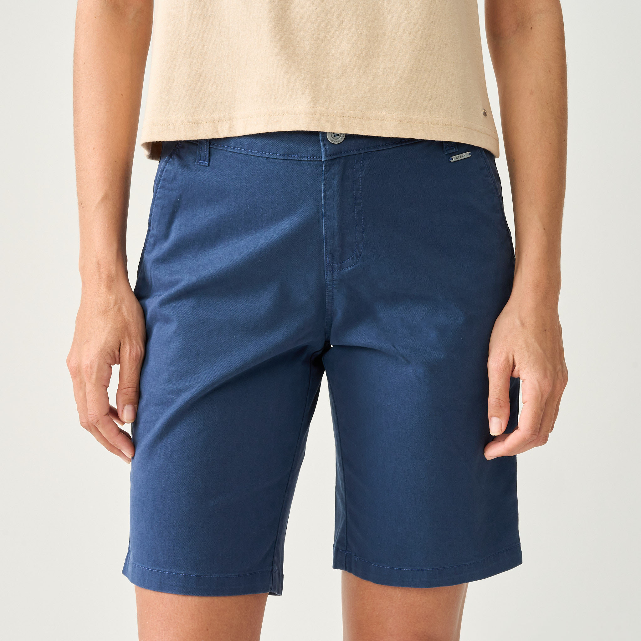 Navy - Leslie
