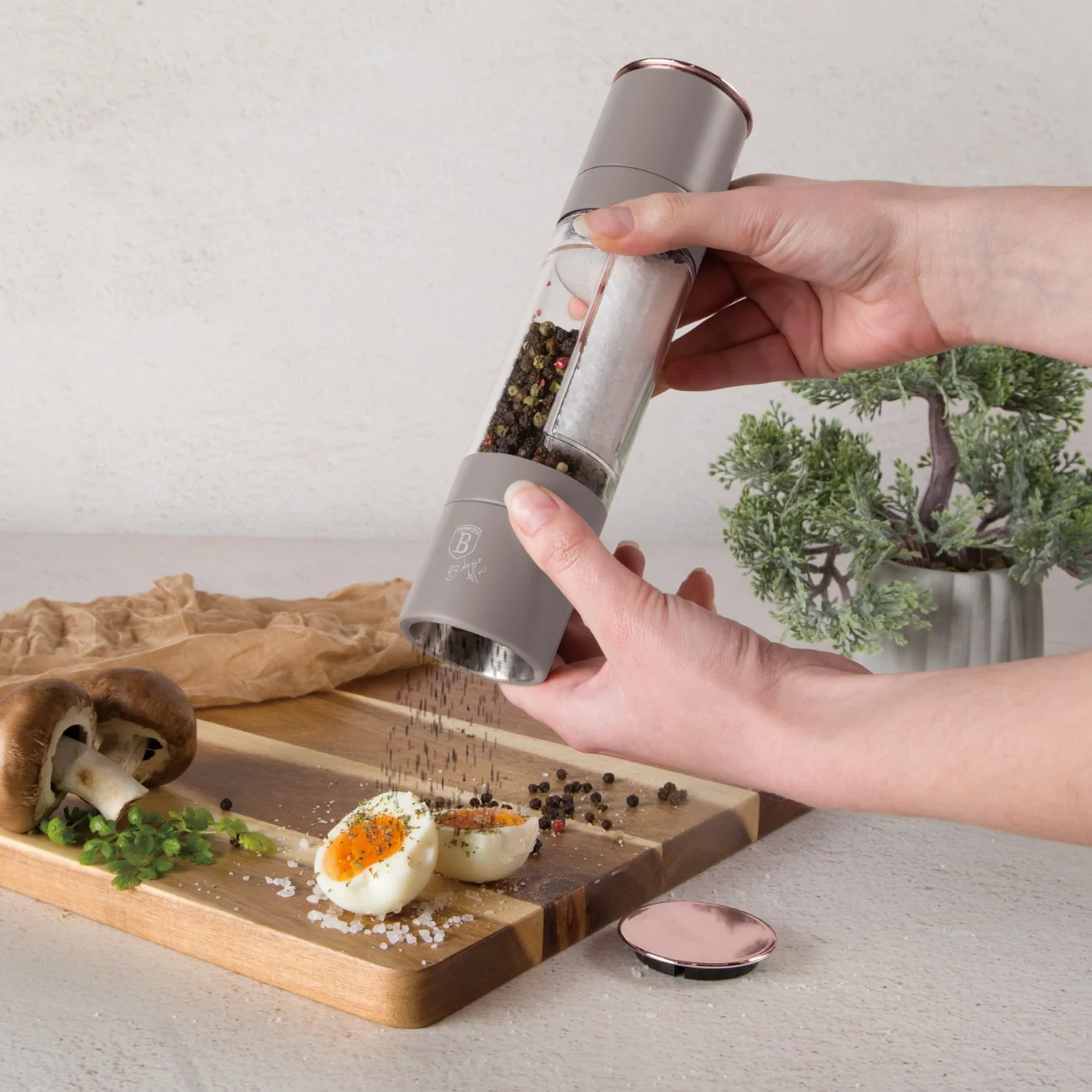 2-in-1 Electric Salt and Pepper Mill
