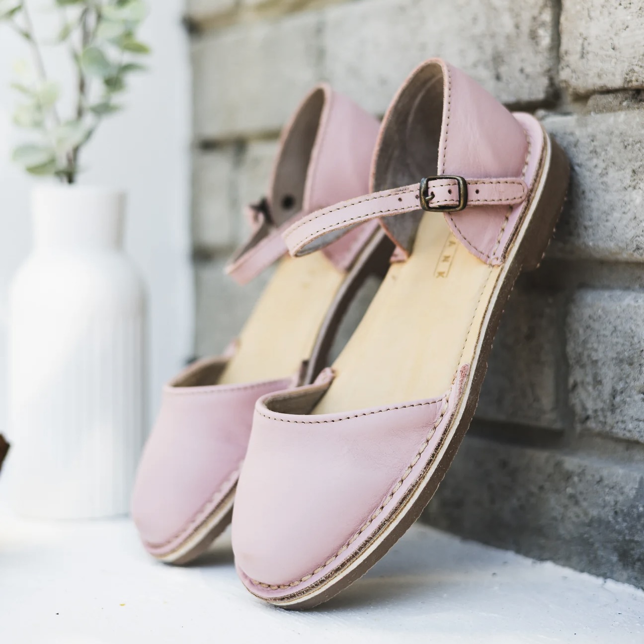 Ladies Black Genuine Leather Vamp Strap Sandals