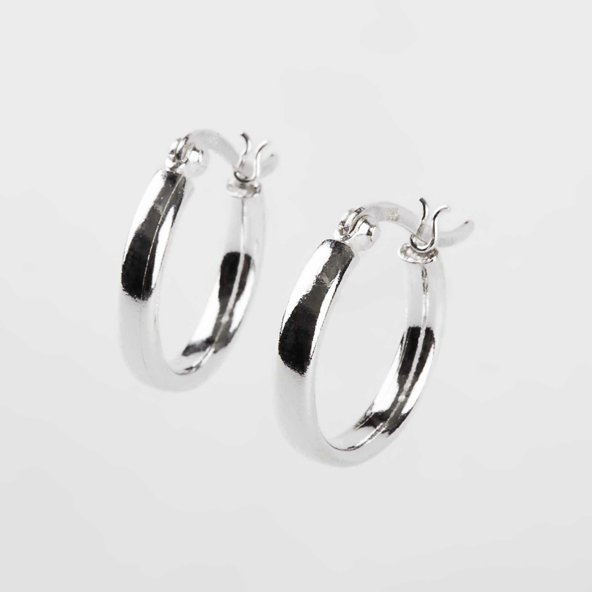 Hinged hoops - Medium (3mm x 18mm)