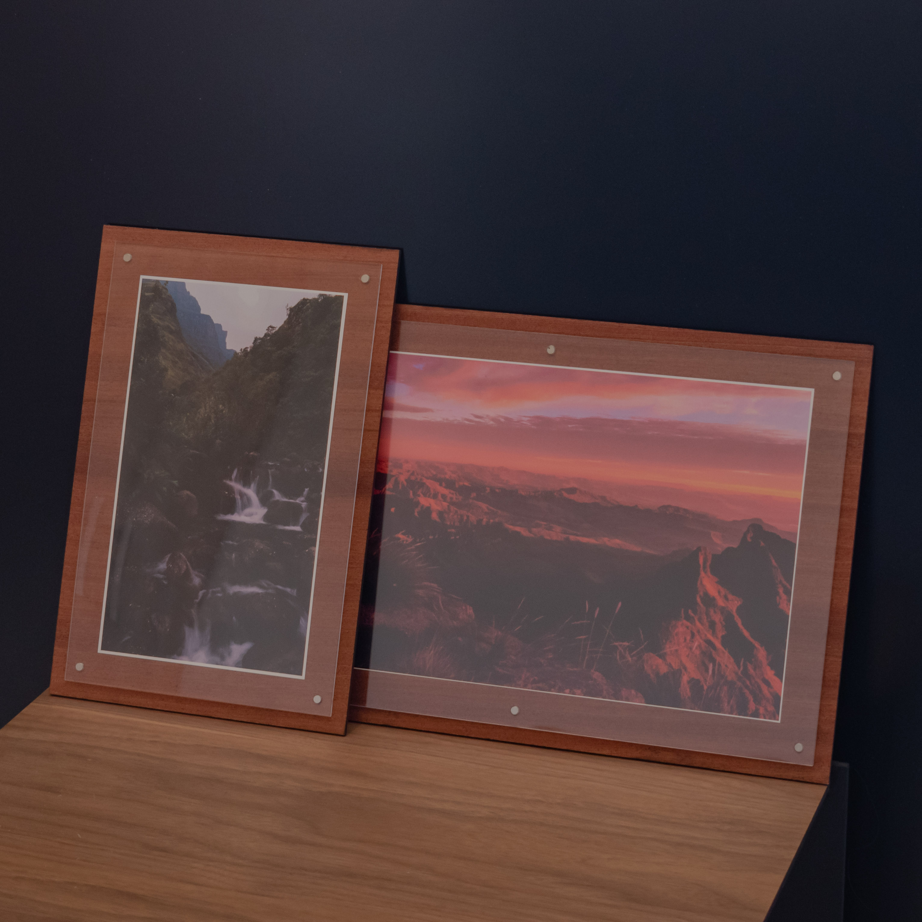 28 off on Floating Frame