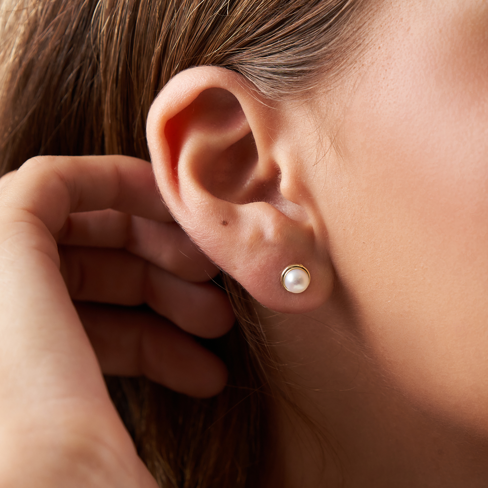 Yellow Gold & White Pearl