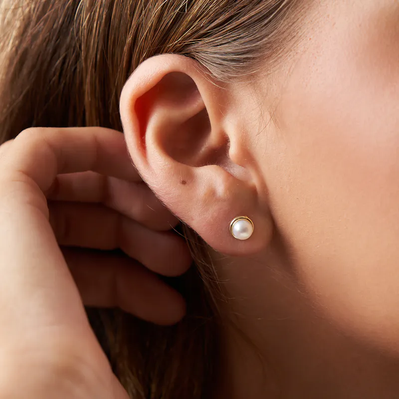 Yellow Gold & White Pearl