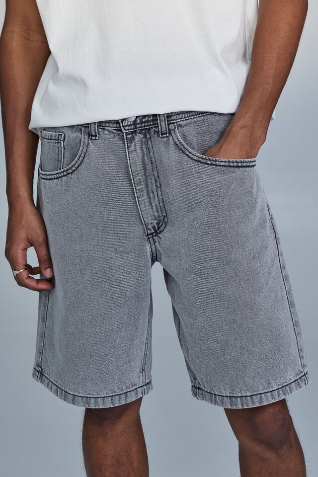 men loose shorts