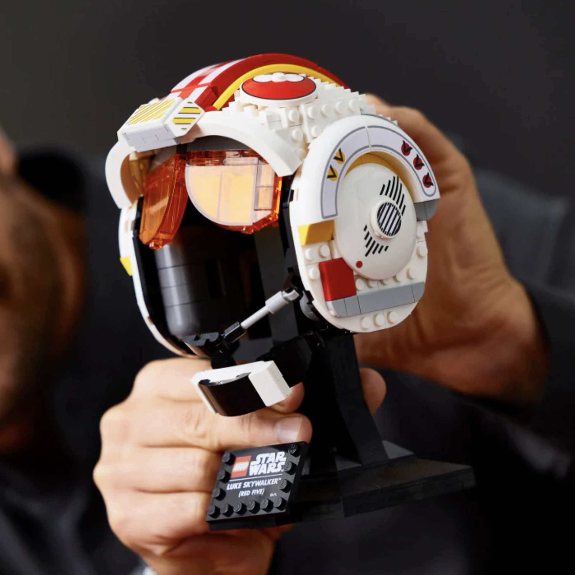 R260 off on LEGO Luke Skywalker™ Helmet OneDayOnly