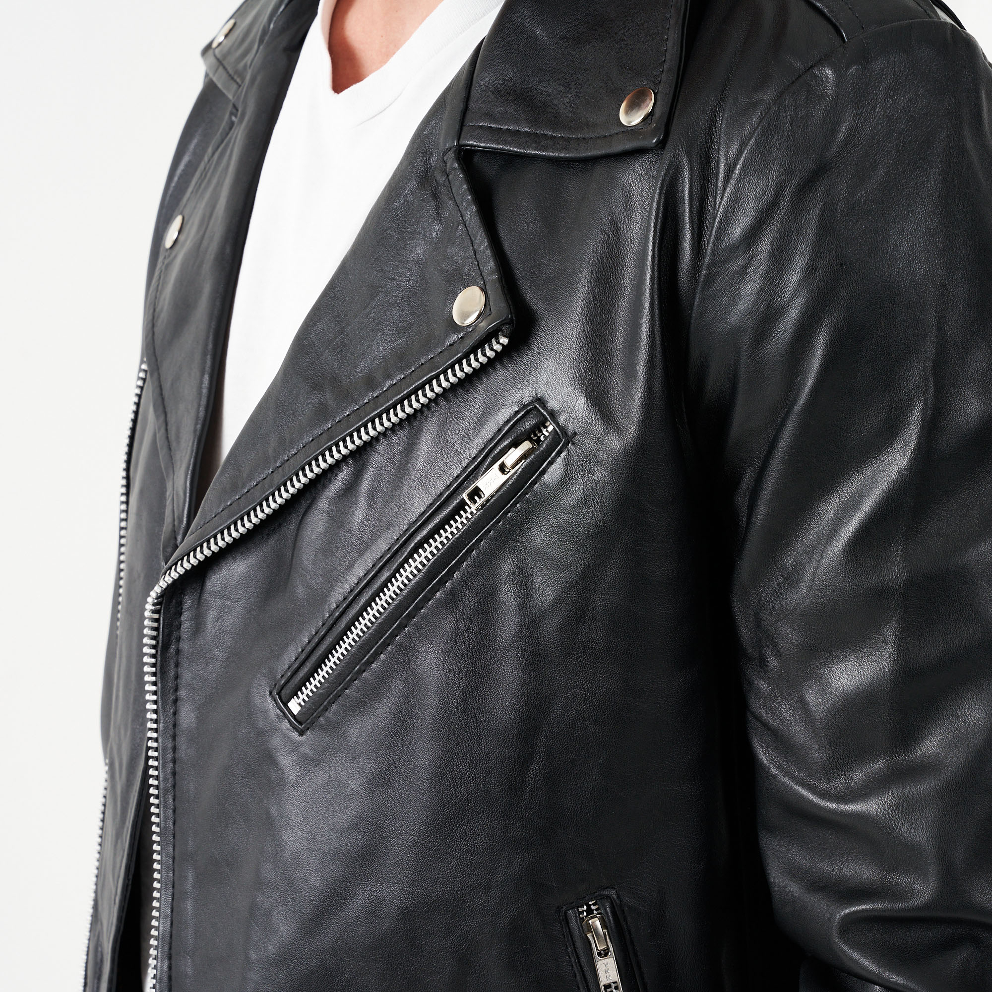 46% off on Verrati Men's Genuine Leather Jacket | OneDayOnly